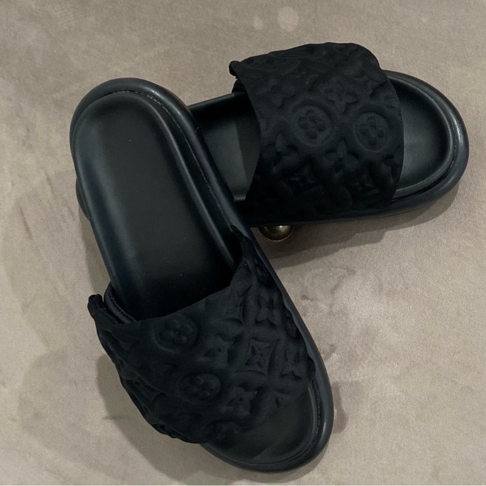 Slides sandals